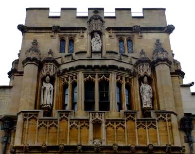 Brasenose-tower-top-with-statues