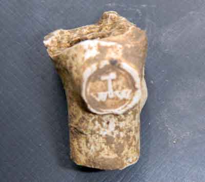 Dutch pipe with a maker’s mark on the heel.